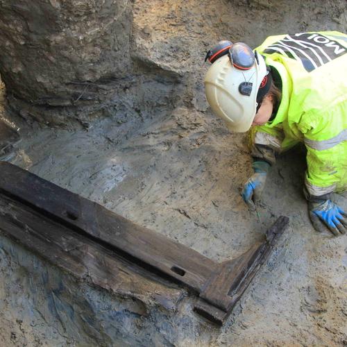 archaeologist excavating the funerary bed