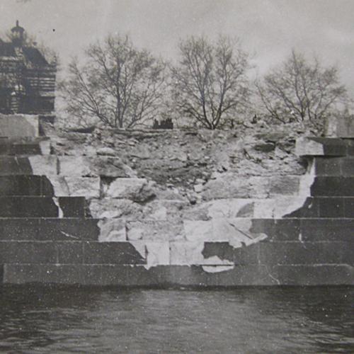 Bomb strike on river wall at Westminster (c) by kind permission of London Metropolitan Archive