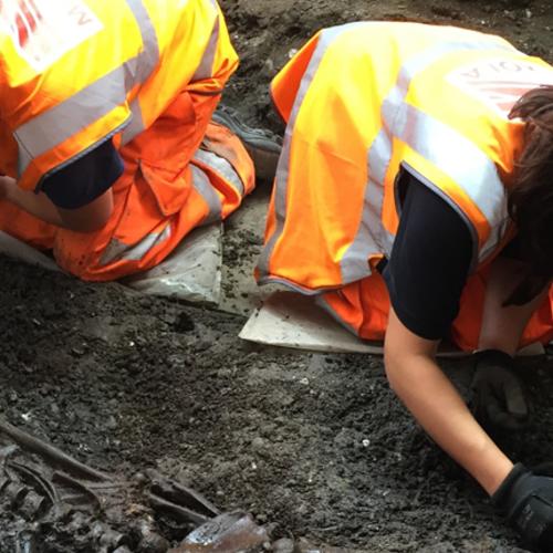 MOLA archaeologists excavate mass burial pit at Crossrail's Liverpool Street site