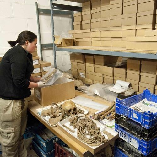 Processing human remains (c) MOLA