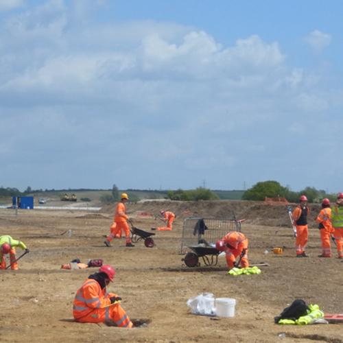 Archaeologists from MOLA's Northampton team working on the 15-M1 Link Road