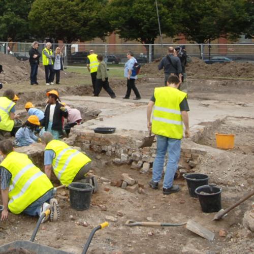 Headstone Manor training dig and open day